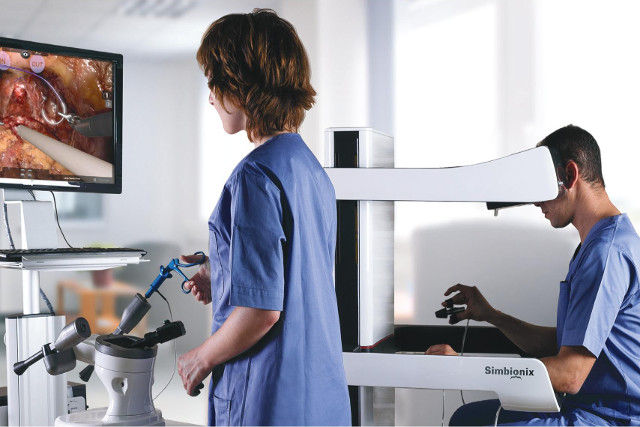 Simulator Robotik Chirurgie Studie Vergleich da Vinci