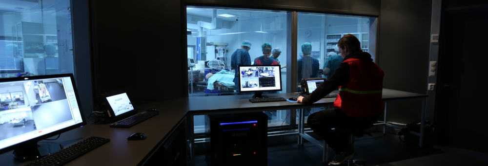 Einrichtung, Ausrüstung von Sim-Centern im Spital u. Klinik - Kontrollraum und zur Aufzeichnung
