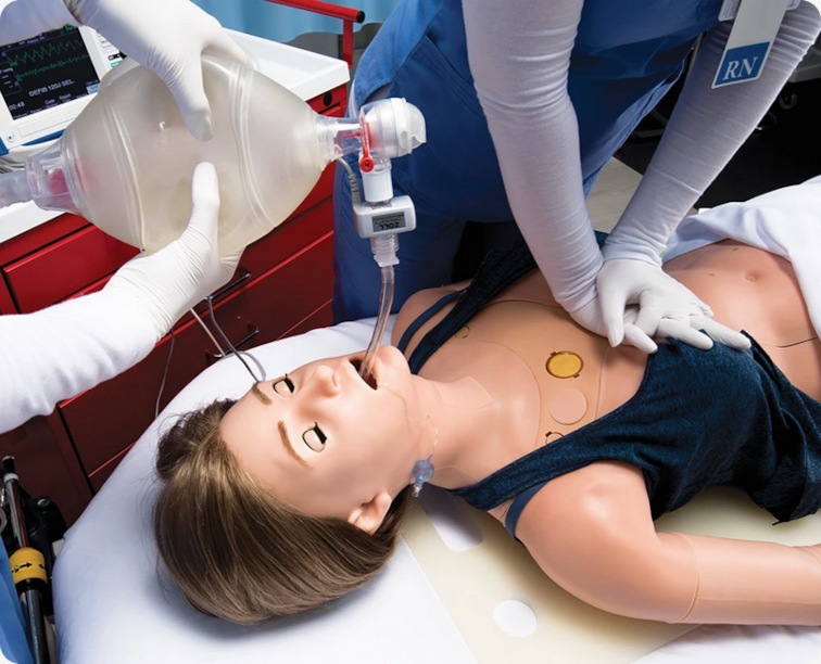 Reanimationstraining: CPR-Qualitätssensoren liefern Leistungsdaten in Echtzeit. Überwachen, erfassen und reanimieren Sie mit einem echten Defibrillator, Elektroden und Live Energie