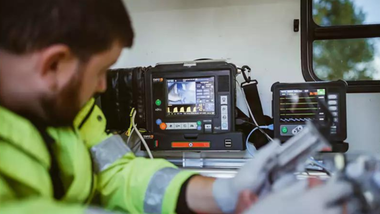 Rettungsdienst, Notarzt Defibrillator Profis